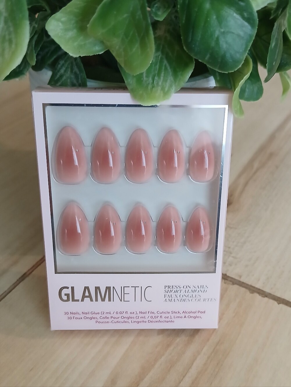 NWT Glamnetic Press On Nails In Short Almond ~ Pink Petalite New Collectio